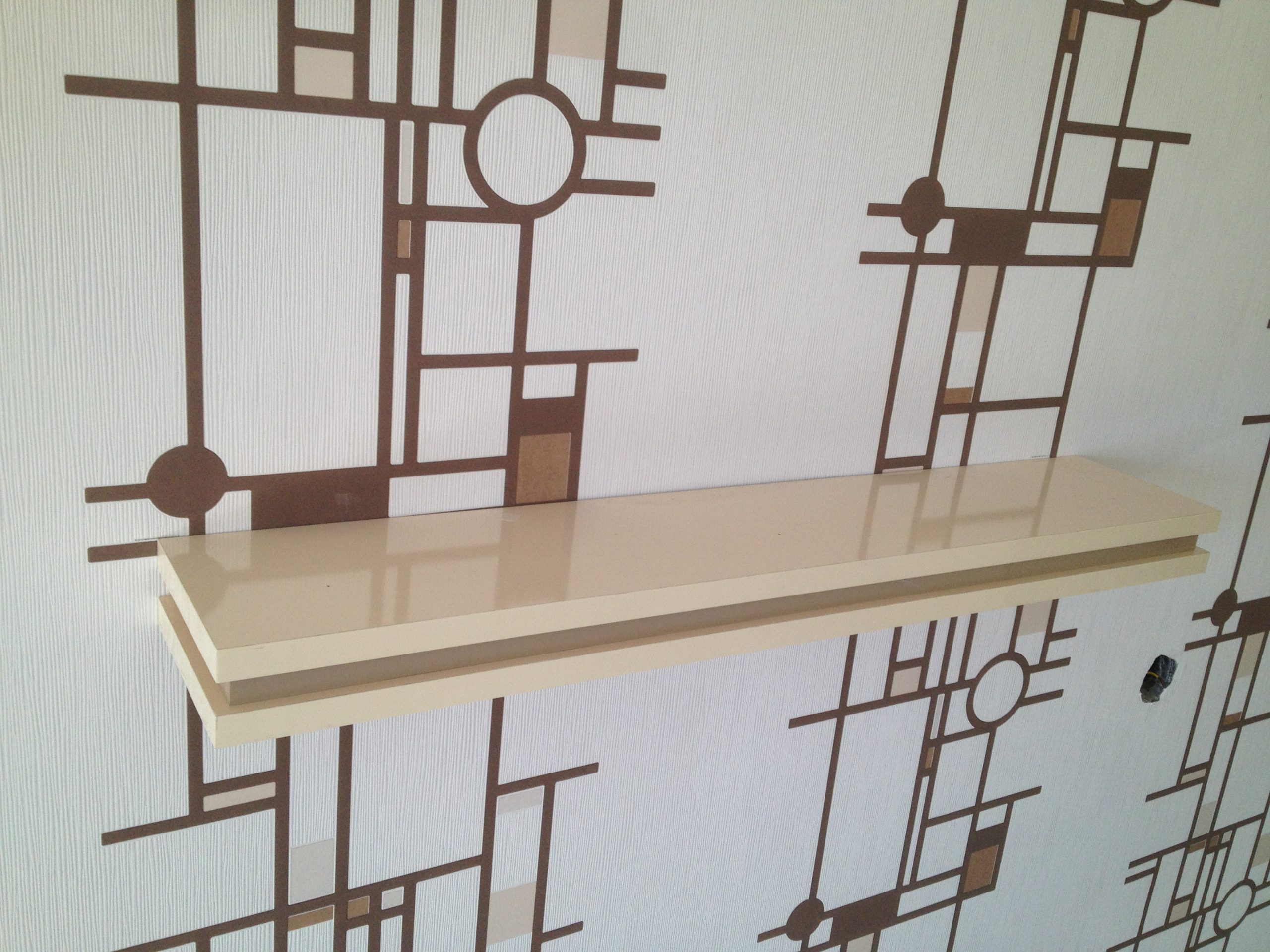 Parlak Krem Duvar Rafı